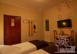Гостевой дом Casa din Parc Ковасна Двухместный номер с 2 отдельными кроватями и ванной комнатой-4